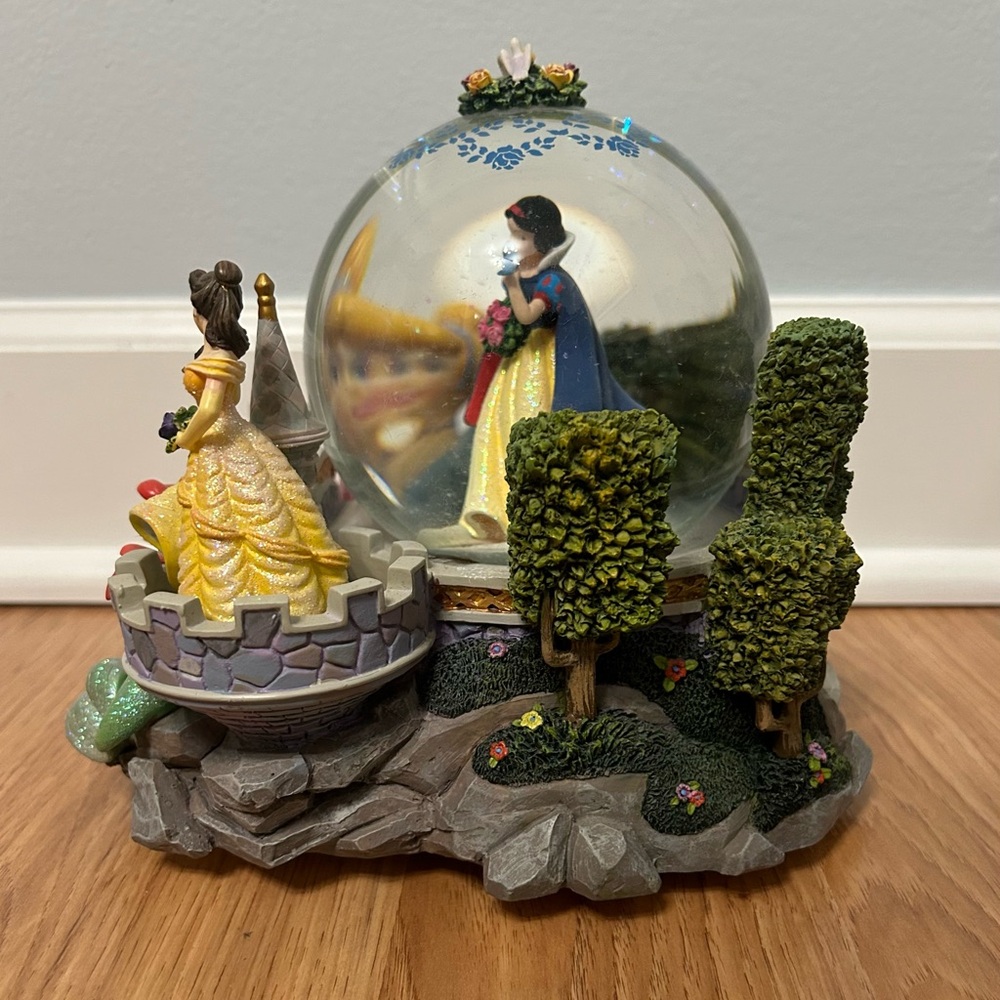 Disney Princesses Snowglobe Snow White Ariel Belle Aurora Cinderella - Picture 3 of 9